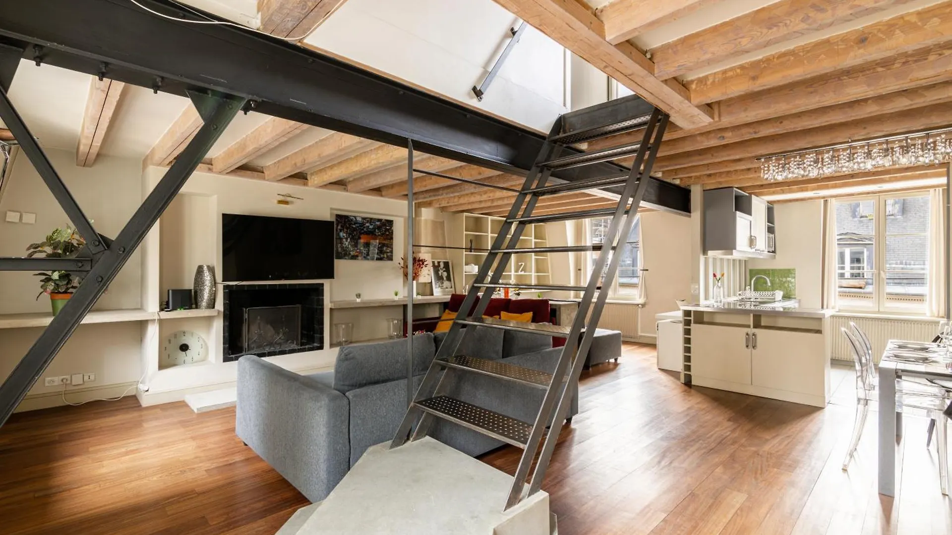 Apartment Appartement Quartier Mezzanine & 1Br Le Marais Temple Free Netflix Paris